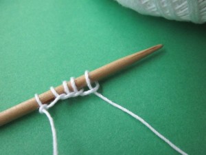 simple half hitch cast on (working end to back) 