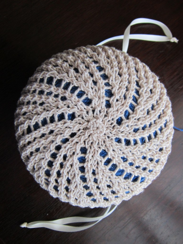 Spiral bottom of yarn pouch